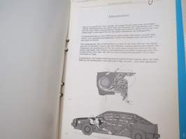 Saab 9000 Turbo 16 Press Information-pressikansio, nelikielinen esittelykansio valokuvineen -press kit with photographs