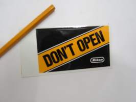 Nikon - Don´t open -tarra / sticker