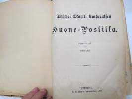 Tohtori Martti Lutheruksen Huone-Postilla. Suomentanut Anton Lilius, 1878 -etulehdellä omistajatieto; &quot;Elin Joensuu - Lahja Bacan perheeltä 1923&quot;