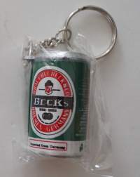 Heineken olut  tölkki   - avaimenperä  4x2,5 cm muovia