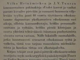 Uudet kasvot ja vanhat parrat. Kuvia ja kuvauksia eduskunnan lapsuuden ajoilta