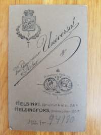 CDV - Visiittikorttivalokuva. -Yhteensä 3- Valokuvaamo Atelier Universal Helsinki, Unioninkatu 28 A 4.