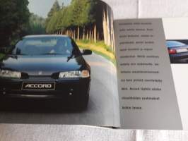 Myyntiesitteet Honda Accord -93,  9 sivua ja Honda Accord-93 , 24 sivua. Ajo-ominaisuudet, tekniset tiedot, suunnittelu  ym.