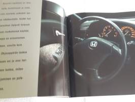 Myyntiesitteet Honda Accord -93,  9 sivua ja Honda Accord-93 , 24 sivua. Ajo-ominaisuudet, tekniset tiedot, suunnittelu  ym.