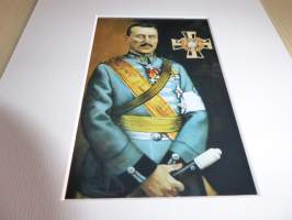 Mannerheim valokuva ja nimikirjoitus joka on painettu paksuhkolle ja matalle valokuvapaperille. Paspiksen koko A4 eli helppo kehystää. Hieno esim. lahjaksi.