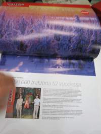 Valtra traktori Seinäkalenteri 2004 -myyntiesite / sales brochure