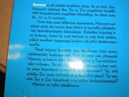hanson-meidän tarinamme.  vakitan tarjous helposti paketti. ..S ja  M KOKO   19x36 x60 cm paino 35kg  POSTIMAKSU  5e.