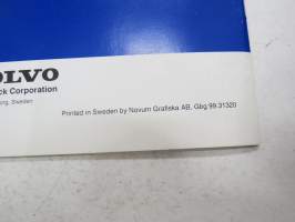 Volvo Kuorma-autot huoltokäsikirja Ryhmä 20 Versio 01 Yleistä D12A moottori -korjaamokirjasarjan osa