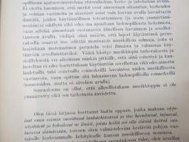 Kansakoulun lauluoppi - varsinaisen Kansakoulun laulukirja -teokseen liittyvä opettajalle tarkoitettu erillinen teos, jonka avulla edetään / opetetaan lauluja ym.