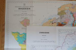 Kaksi karttaa Afrikasta Rhodesia ja Zimbabve 80x120 cm 1970-luku laskostettu kirjekokoon  - kartta