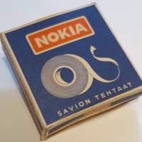 Nokia Savion Tehtaat - Valkoista eristysnauhaa, tuotepakkaus, 1956.