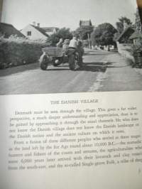 the villagepictures from denmark s countryside  vakitan tarjous helposti paketti. ..S ja  M KOKO   19x36 x60 cm paino 35kg  POSTIMAKSU  5e.