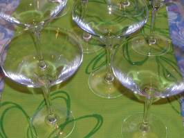 cocktail-lasit 7-8 kplvakitan tarjous helposti paketti 19x36 x60 cm paino 35kg 5e