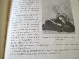 eläinten   täyttäminen .askarteluna ja taiteena.45 kuvaavakitan tarjous helposti paketti 19x36 x60 cm paino 35kg 5e