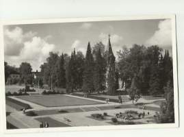 Jyväskylä kirkko  puisto - paikkakuntakortti, kirkkopostikortti    kulkematon