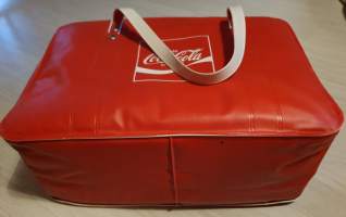 Bevete Coca-Cola Marchio reg -cooler. Renco Marwell Milano.