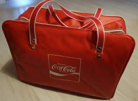 Bevete Coca-Cola Marchio reg -cooler. Renco Marwell Milano.