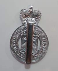 Grimsby Borough poliisin virkalakki merkki metallia 5x3,5 cm paino 8 g - poliisi kokardi