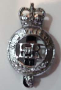 Her Majesty&#039;s Prisons vanginvartijan  virkalakki merkki metallia 5x3,5 cm paino 10 g -  kokardi