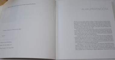 Vapaata viivaa kriipooksia Alvar Aallosta