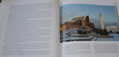Vapaata viivaa kriipooksia Alvar Aallosta