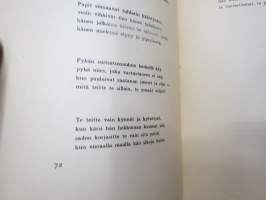 Risti lumessa - runoja