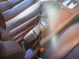 Audi A8 1994 -myyntiesite / sales brochure