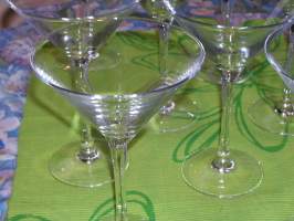 coctail lasit 8 kpl.vakitan tarjous helposti paketti 19x36 x60 cm paino 35kg 5e