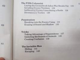 Ninja - The invisible assassins -esittelee historiaa ja perinnettä, tekniikoita, aseita, varusteita