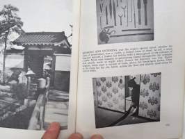 Ninja - The invisible assassins -esittelee historiaa ja perinnettä, tekniikoita, aseita, varusteita