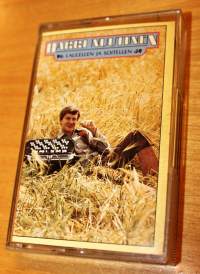 Harri Nuutinen - Laulellen ja soitellen - C-kasetti EMI 9C 262-38353, 1979.A1 	Lehtolapsi 	A2 	Toukokuu 	A3 	Pielisen Kauneutta 	A4 	Tavallinen Taksimies