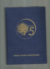 Apukassoista miljardikerhoon : Turun työväen säästöpankki 1914-1989KirjaPaavola, Rauni ; Turun työväen säästöpankki