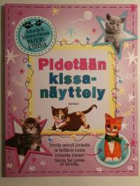 Pidetään kissanäyttely. Järjestä oma kissa näyttely! Taittele kirjan mukana tulevista pahveista kissoja ja viimeistele ne näyttelyyn.