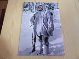 Simo Häyhä, uusintapainos valokuva, koko noin 20 cm x 29 cm. Hieno esim. lahjaksi ja/tai kehystettynä.