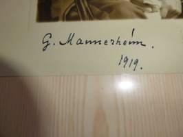 Mannerheim, uusintapainos valokuva, koko noin 20 cm x 28 cm. Hieno esim. lahjaksi ja/tai kehystettynä.