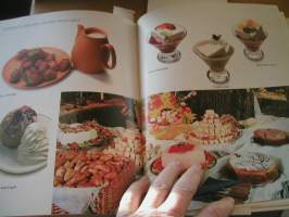 latvian national kitchen. VAKITA.N tarjous helposti s-m koko  paketti 19x36 x60 cm paino 35kg 5e