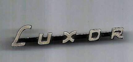 Luxor    tuotemerkki  -  laitekyltti   metallia 12x60 mm