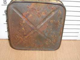 peltipurkki  ussr  kulmikas.noin  10x10cm korkeus  2cm , VAKITA.N tarjous helposti s-m koko  paketti 19x36 x60 cm paino 35kg 5e