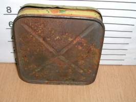 peltipurkki  ussr  kulmikas.noin  10x10cm korkeus  2cm , VAKITA.N tarjous helposti s-m koko  paketti 19x36 x60 cm paino 35kg 5e