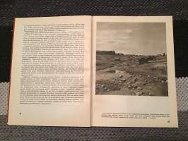 Aunuksen asunnoilla. Itä-Karjalan kansanomaista rakennuskulttuuria, 1943. 1.p. Teos antaa meille yleiskuvan Aunuksen kansanomaisesta rakennustaiteesta