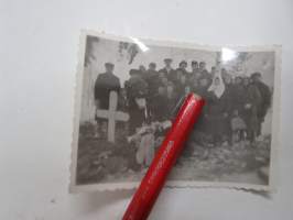 Haudalla - post mortem -valokuva / photograph