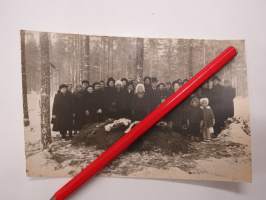 Talvihauta - post mortem -valokuva / photograph