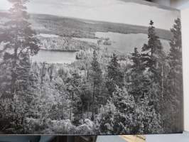 Trade and industry of Finland in word and pictures / Suomen talouselämää sanoin ja kuvin / Finlands näringsliv i ord och bild / Das Wirtschaftleben Finlands in