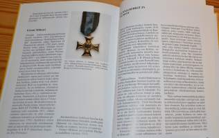 Tähdistöt ja ritarikunnat. Historiallisia kunniamerkkejä Suomen Kansallismuseon kokoelmissa