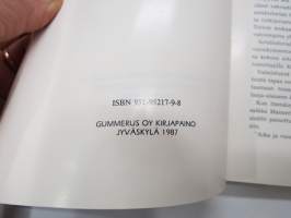 Sotahistoriallinen aikakauskirja 6 (1987), Marsalkka Mannerheimille kuuluneet teräaseet,  Mannerheimin puheet, Vilho Petter Nenonen - Venäjän ajoilta, Esikunta Roi