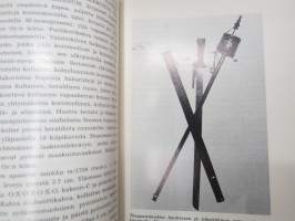 Sotahistoriallinen aikakauskirja 6 (1987), Marsalkka Mannerheimille kuuluneet teräaseet,  Mannerheimin puheet, Vilho Petter Nenonen - Venäjän ajoilta, Esikunta Roi