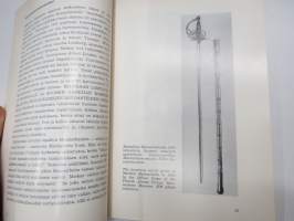 Sotahistoriallinen aikakauskirja 6 (1987), Marsalkka Mannerheimille kuuluneet teräaseet,  Mannerheimin puheet, Vilho Petter Nenonen - Venäjän ajoilta, Esikunta Roi