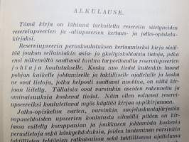 Reserviupseeri - reserviupseerien ja -aliupseerien kertaus- ja jatko-opiskelukirja, erittäin runsassisältöinen mm. aseet esitelty perusteellisesti