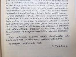 Reserviupseeri - reserviupseerien ja -aliupseerien kertaus- ja jatko-opiskelukirja, erittäin runsassisältöinen mm. aseet esitelty perusteellisesti