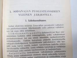 Reserviupseeri - reserviupseerien ja -aliupseerien kertaus- ja jatko-opiskelukirja, erittäin runsassisältöinen mm. aseet esitelty perusteellisesti